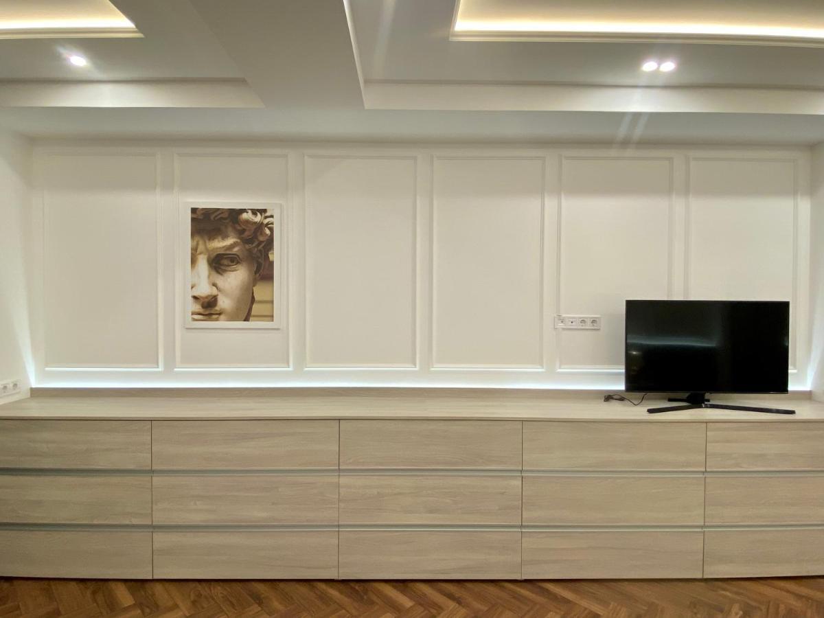 Modern Classic 2 Bedroom Apartment Near Most City Dnipro Eksteriør bilde